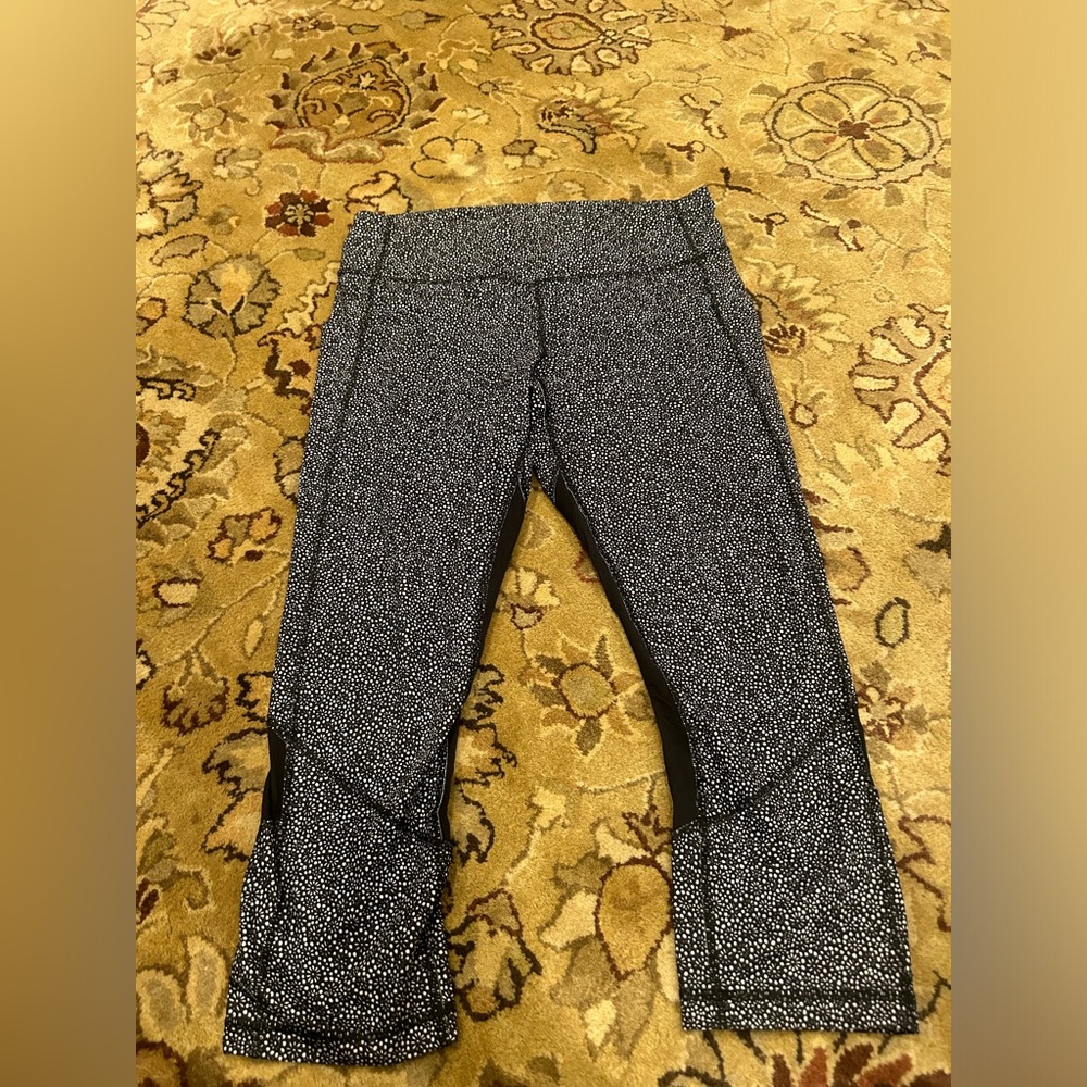 Lululemon, size 10 capris